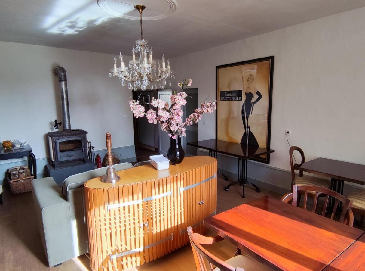Maison Egalite Melay  ภายนอก รูปภาพ