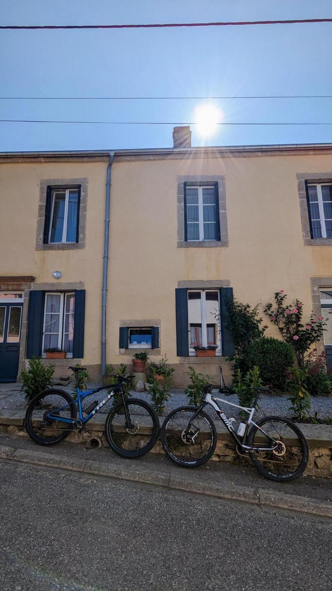 Maison Egalite Melay  ภายนอก รูปภาพ